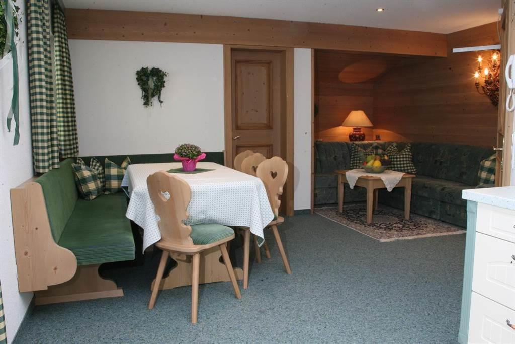 Landhaus Heidi Partenen Exteriör bild
